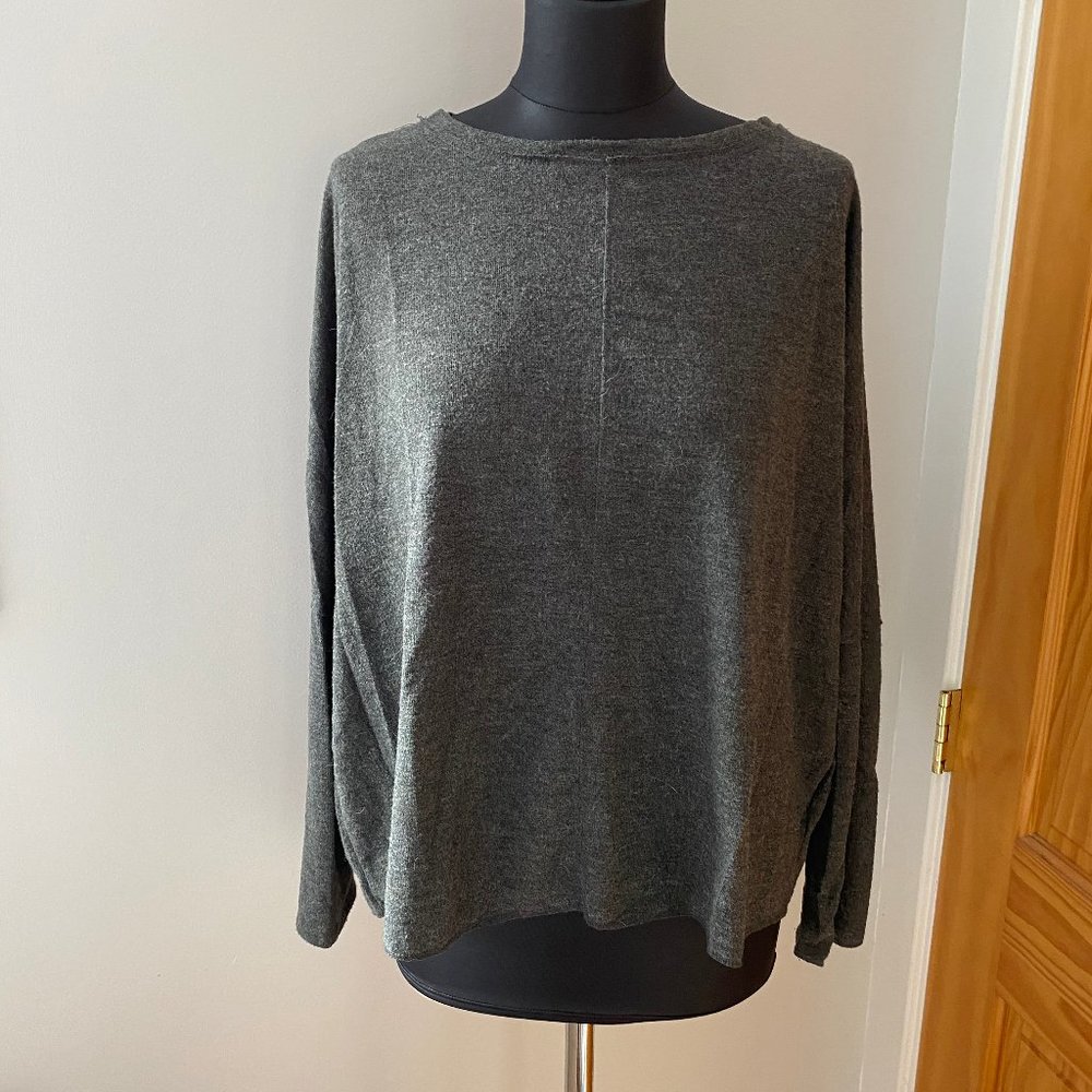 Long sleeve light weight gray shirt